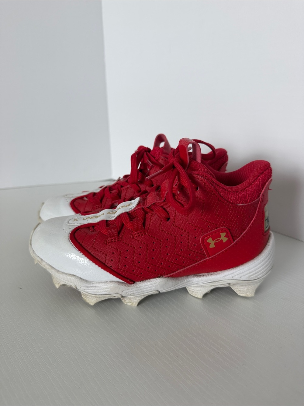 Under Armour Kids Red and White Baseball Cleats size 1